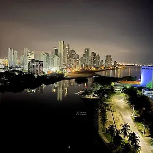 Apartment Amazing 3br Penthouse, Full Kitchen, Pool, Bar, Dedicated Workspace
